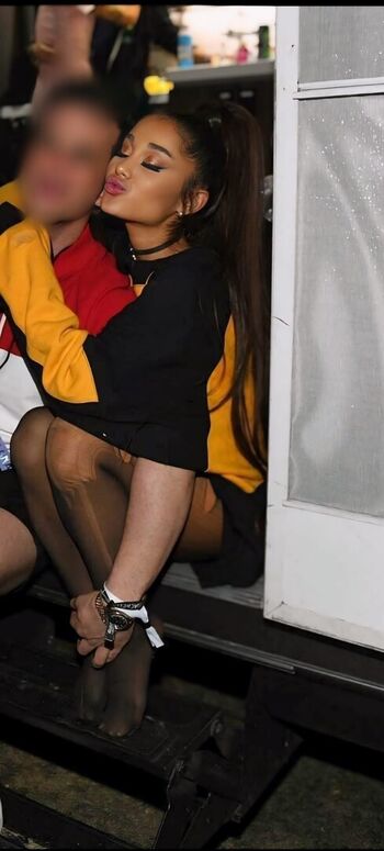 🔥 Ariana grande  page leaked private photo uncensored full