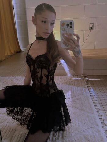 🔥 Ariana grande  page leaked private photo uncensored full
