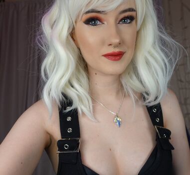 Full leaked Mona faith / private onlyfans photo