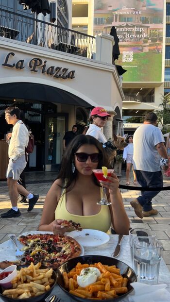 _ayushaaaa__