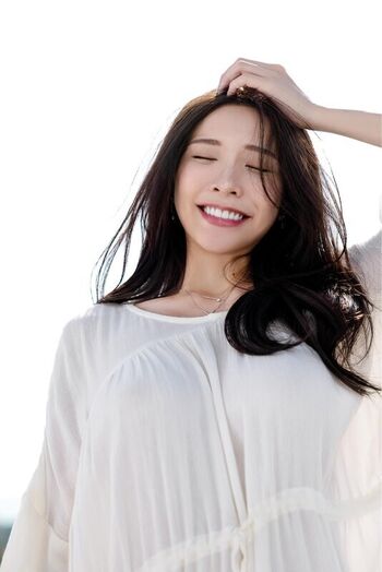 Full leaked Iris xiao page private onlyfans photo
