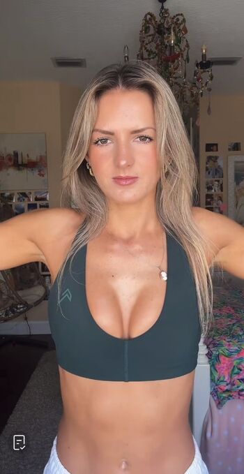 Full leaked Kararoselynd private onlyfans photo