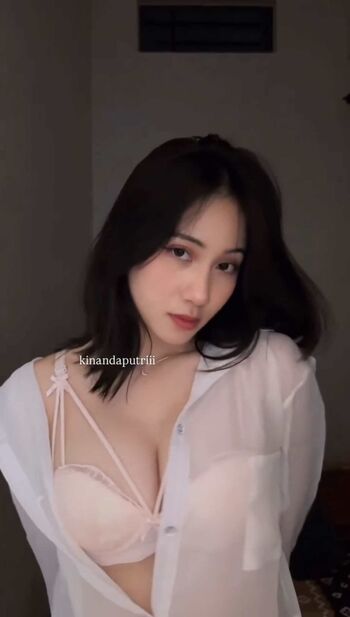 Laras Kinanda Putri