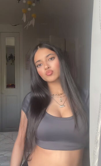Nika Sandhu