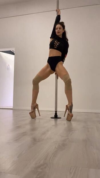 🔥 Pole dance leaked private photo uncensored full