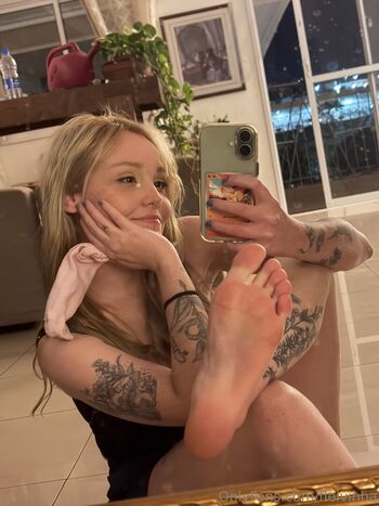 Full leaked Iluvmeww/ private onlyfans photo