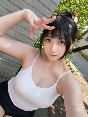 Full leaked Senyeyezi private onlyfans photo