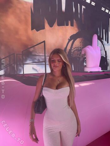 Full leaked Sophie schnur private onlyfans photo