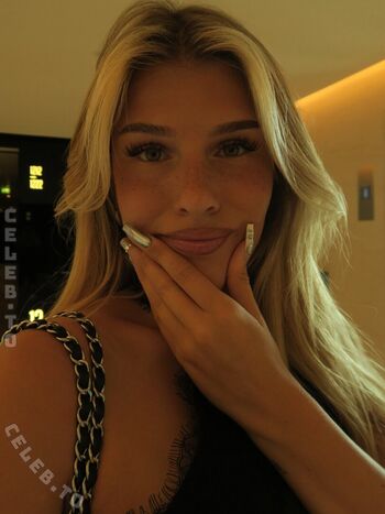 Full leaked Sophie schnur private onlyfans photo
