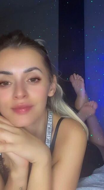 🔥 Sweet girl leaked private photo uncensored full