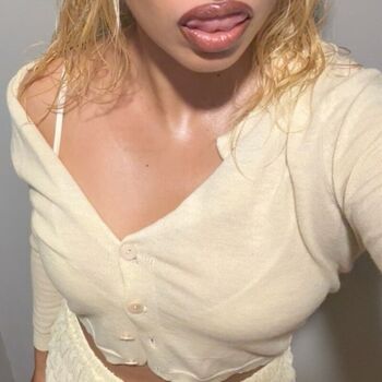 Tommy Genesis